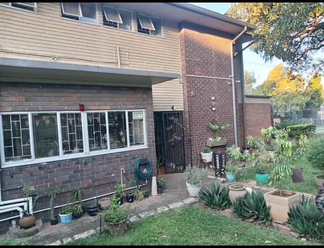 5 BEDROOM HOUSE FOR SALE IN PRETORIA GARDENS